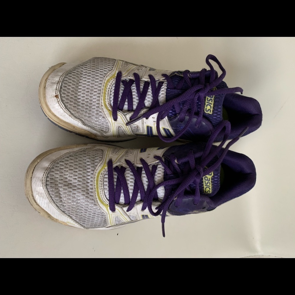 Shoes - Picture 2 of 8